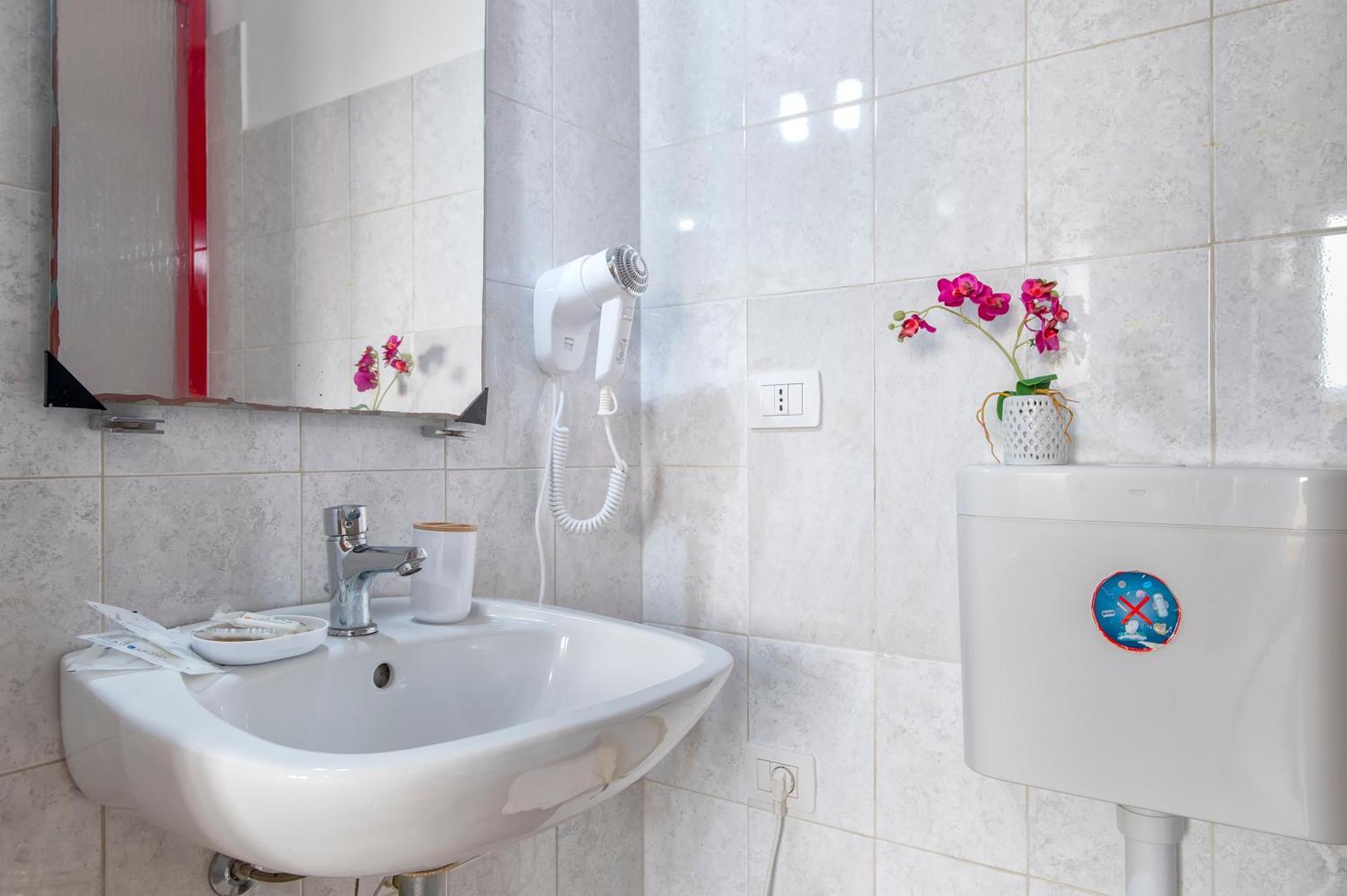 Oasis Guest House Алгеро Екстериор снимка