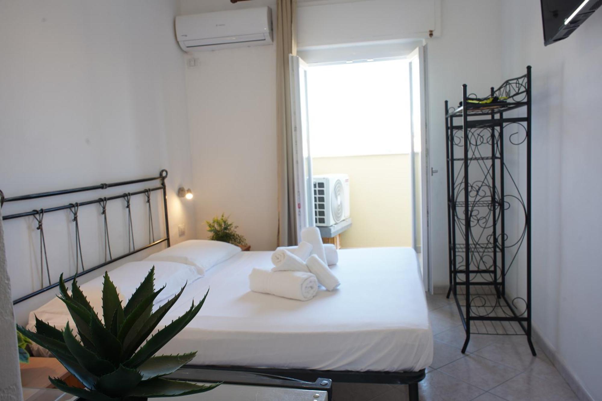 Oasis Guest House Алгеро Екстериор снимка