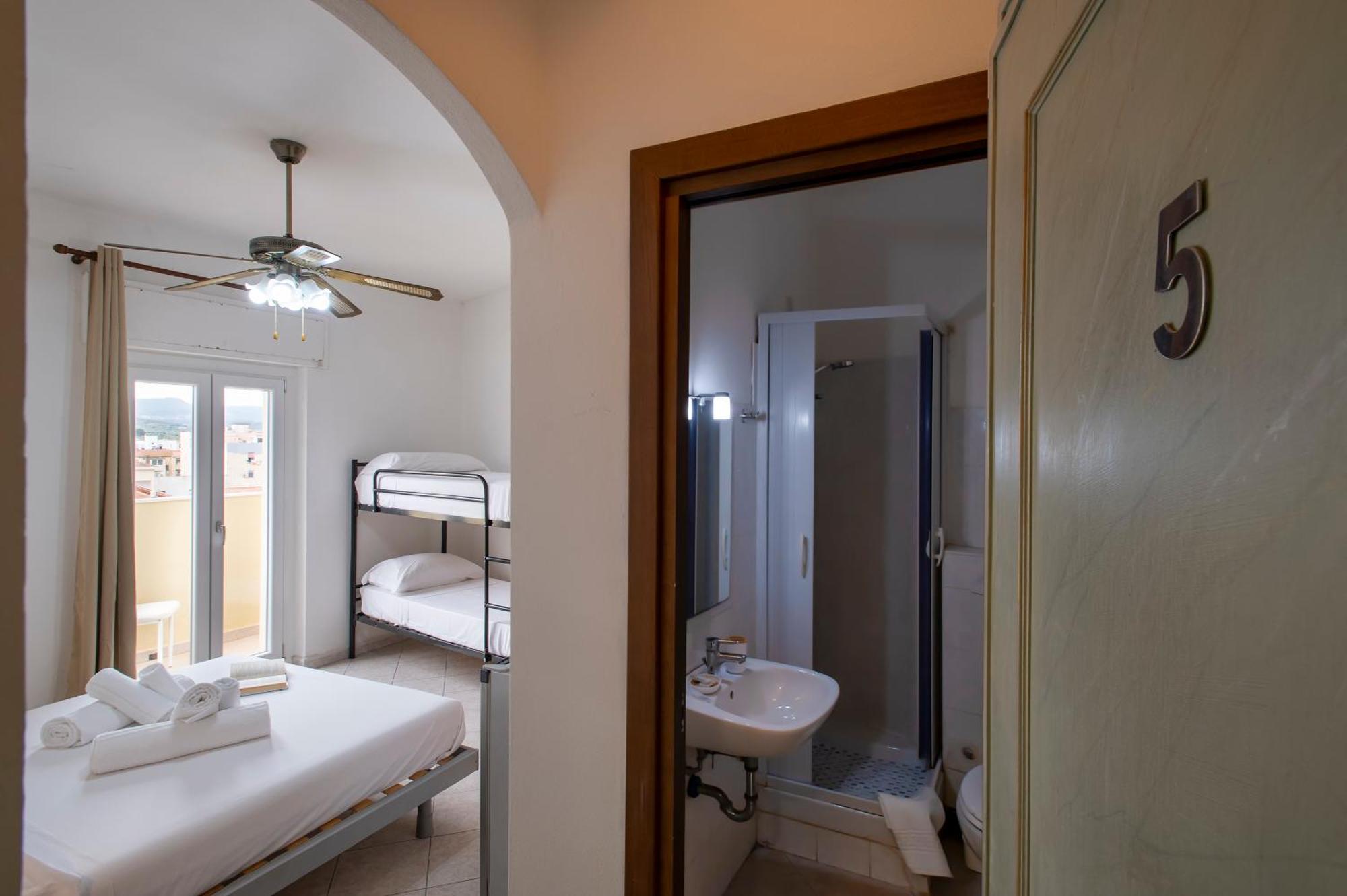 Oasis Guest House Алгеро Екстериор снимка
